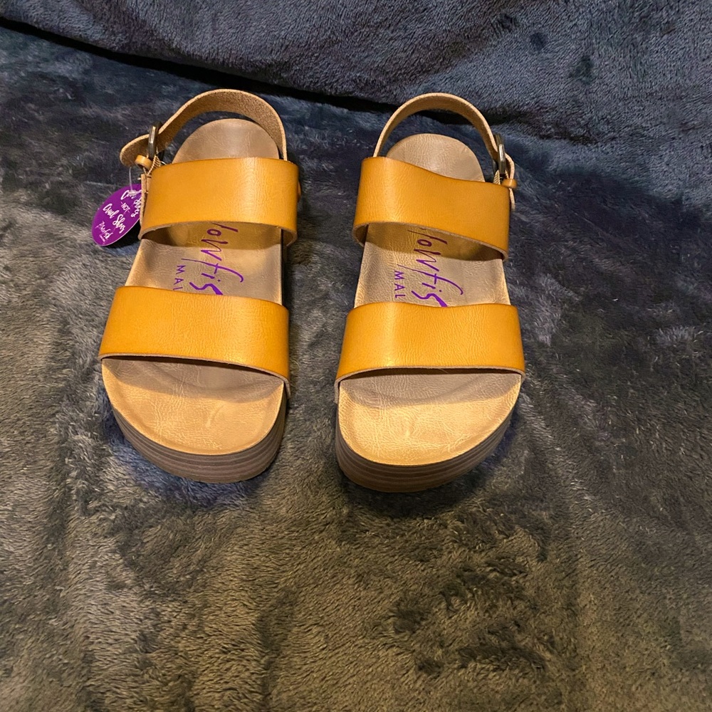 Brand new size 8 Blowfish sandals